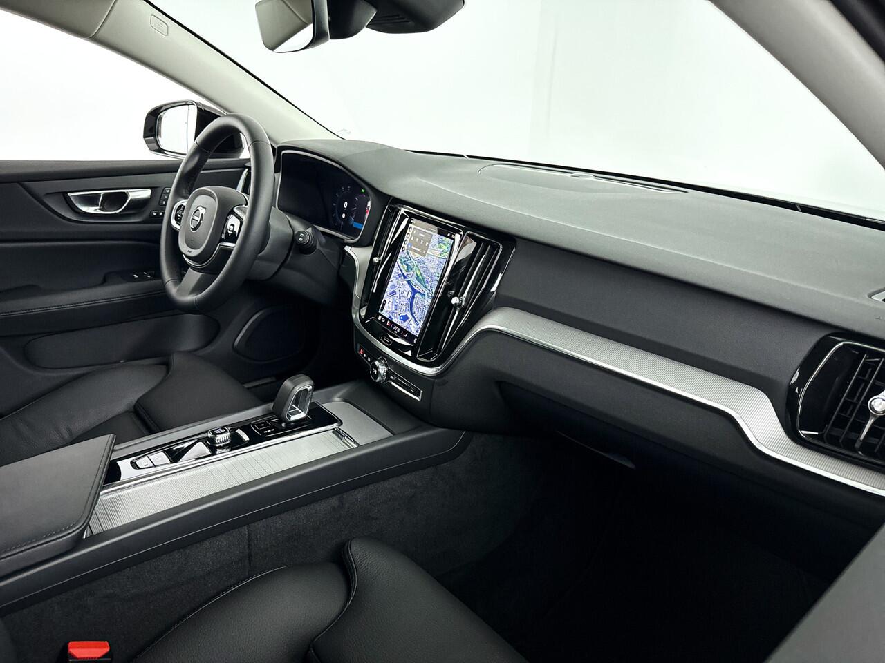 Volvo V60 B4 Aut. Plus Dark | Parkeercamera | Stoel- en stuurverwarming | Trekhaak