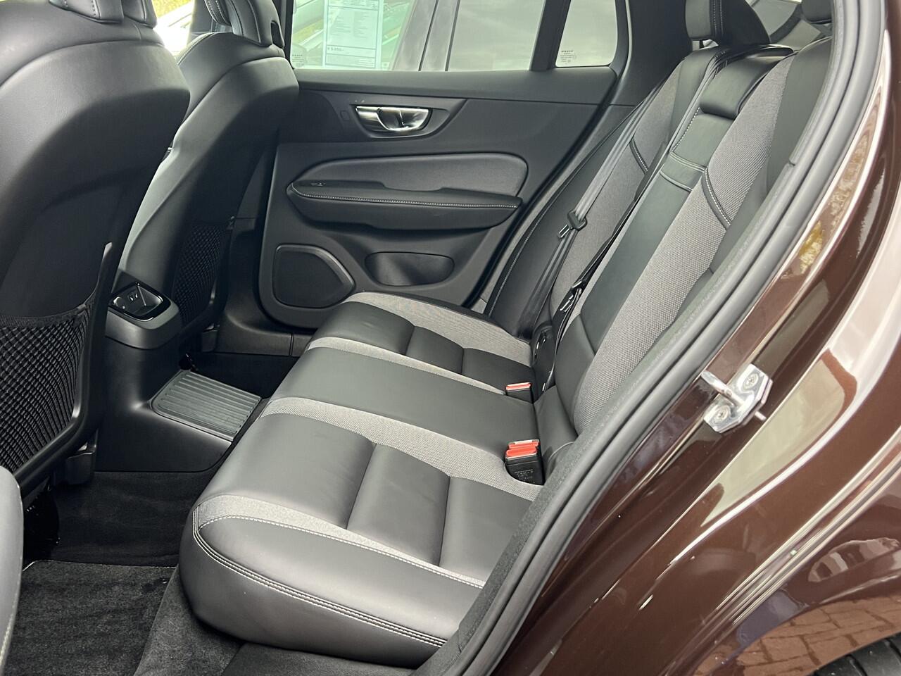 Volvo V60 2.0 T6 Recharge 340 pk AWD R-Design ACC Pilot Assist Standkachel Camera Carplay Navi Stoelverwarming v+a Led koplampen BLIS DAB Maple Brown Metallic Unieke kleur Plug in Hybride