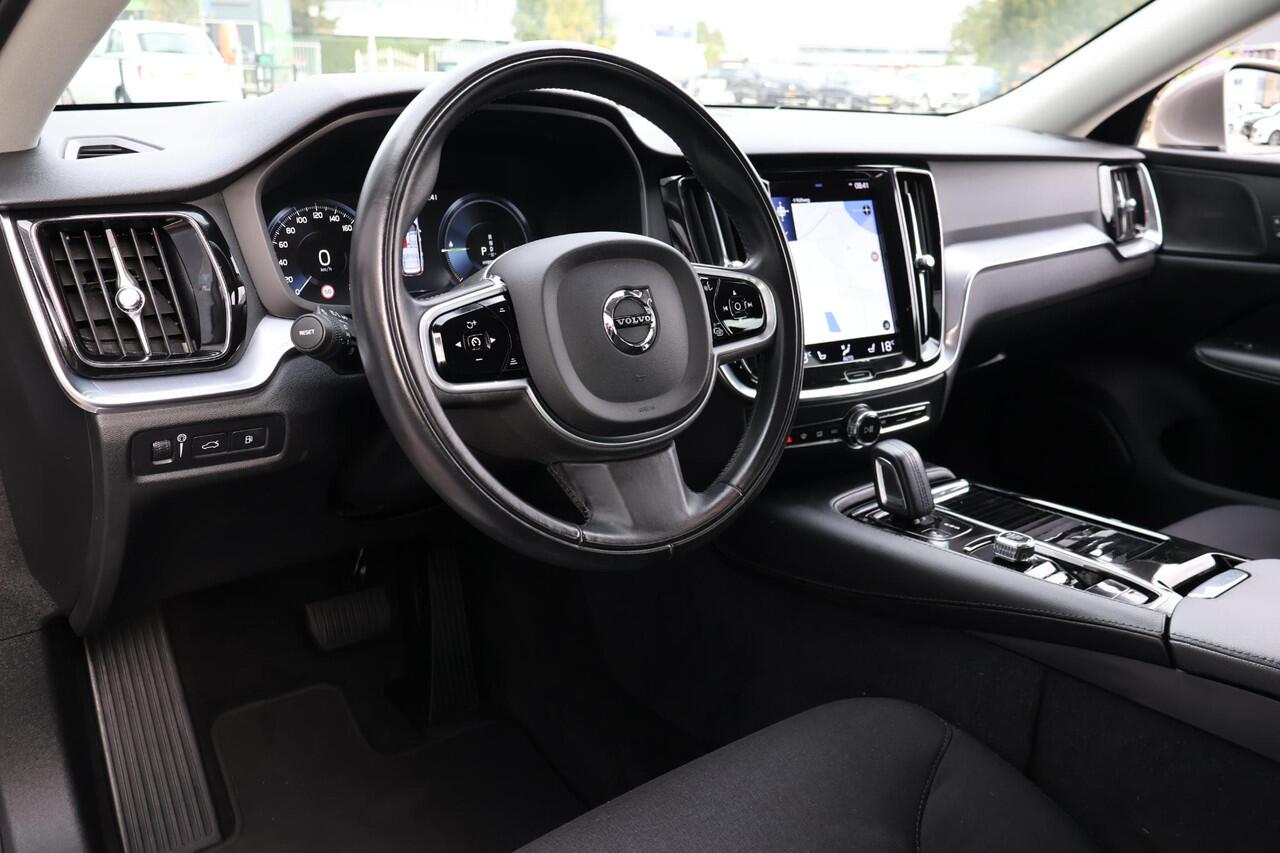 Volvo V60 2.0 T8 Recharge Business Pro 1e Eigenaar | NL-Auto | Volledig Onderh | BTW | 390PK | AWD | Elek Stoel+klep | Stoel/Stuur Verwarming | Camera | Ad Cruise | Climate | Full Led | Keyless | Navi | PDC | Start/Stop | 1 Laadkabel