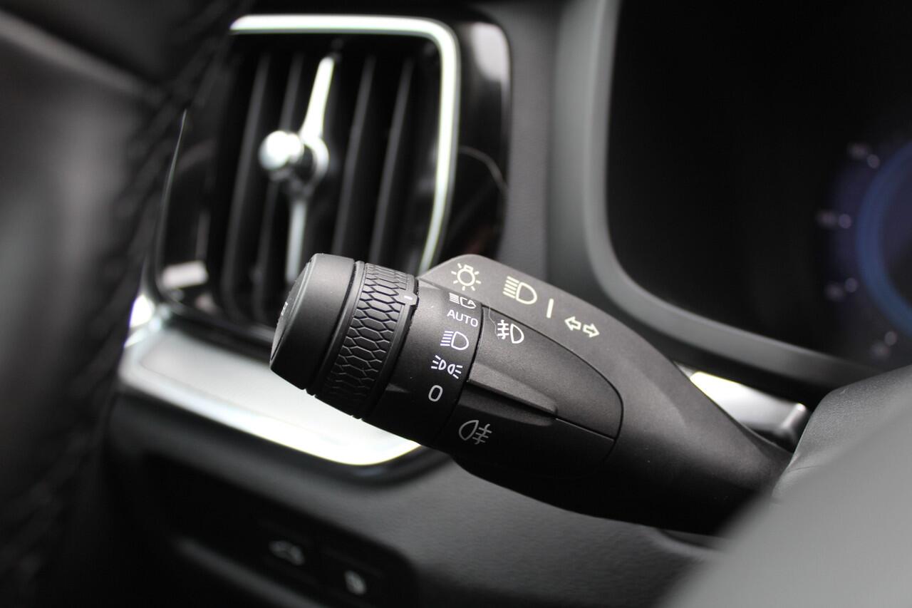 Volvo V60 2.0 T6 Plug-in hybrid AWD Plus Dark | Leder | Trekhaak | 360 Camera | H&K | Pilot Assist