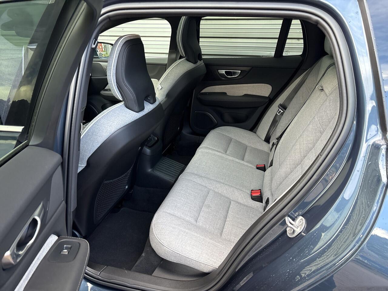 Volvo V60 T6 350PK Automaat Recharge AWD Plus Bright | ACC | Panoramadak | 360 camera | Stuurverwarming | 19"LMV | Elektr. stoel