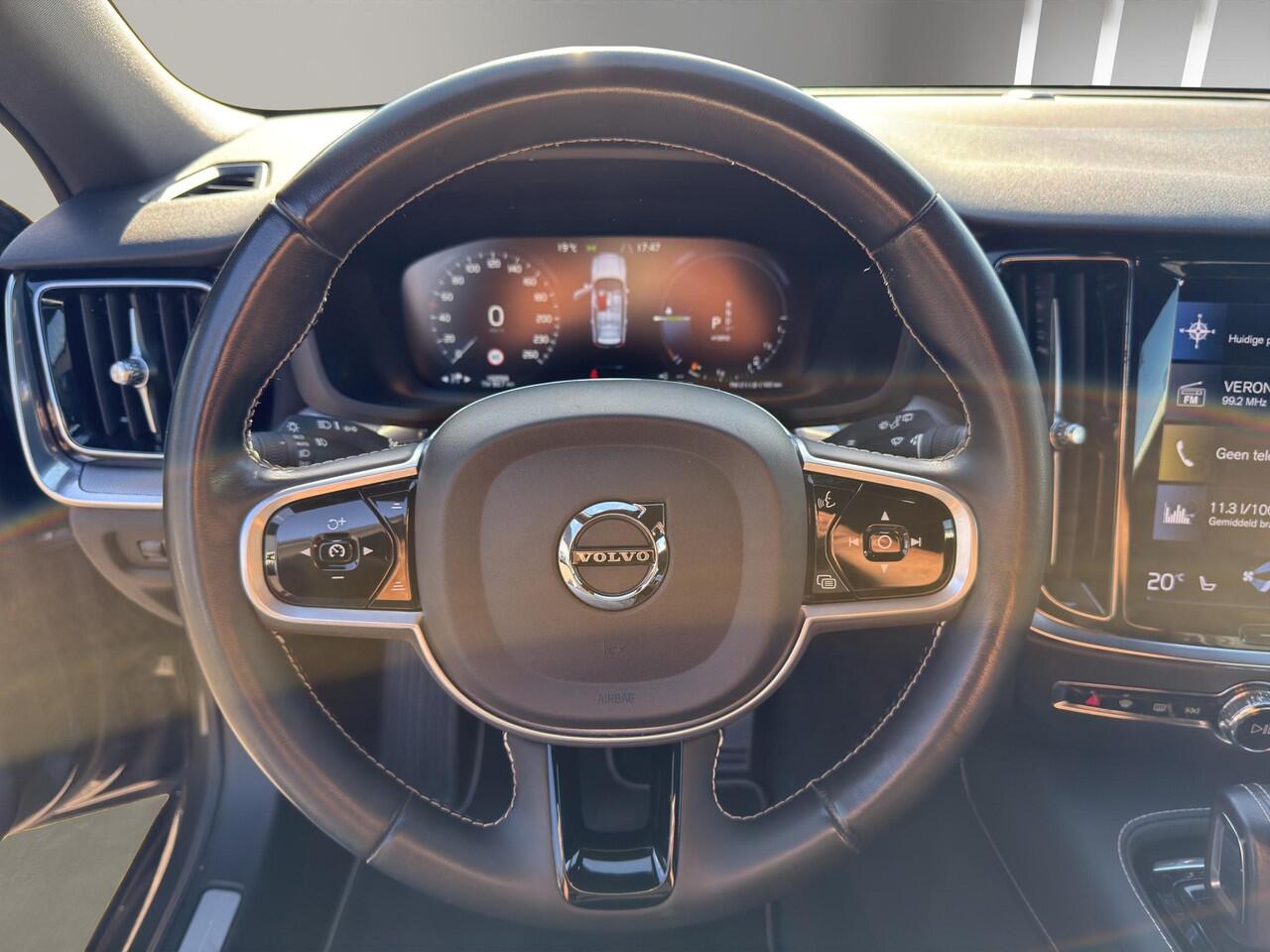 Volvo V60 T6 Recharge 4x4 Geartronic Inscription | PHEV | Lederen stoelen met geheugen | Android / Apple | Camera |