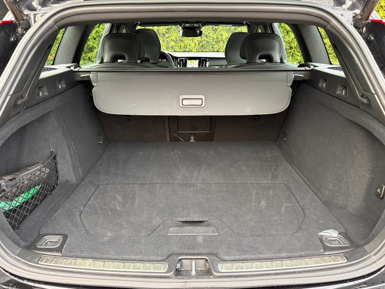 Volvo V60 T6 Plug-in hybrid AWD Plus Dark | Panoramadak | Harman/Kardon | Trekhaak |