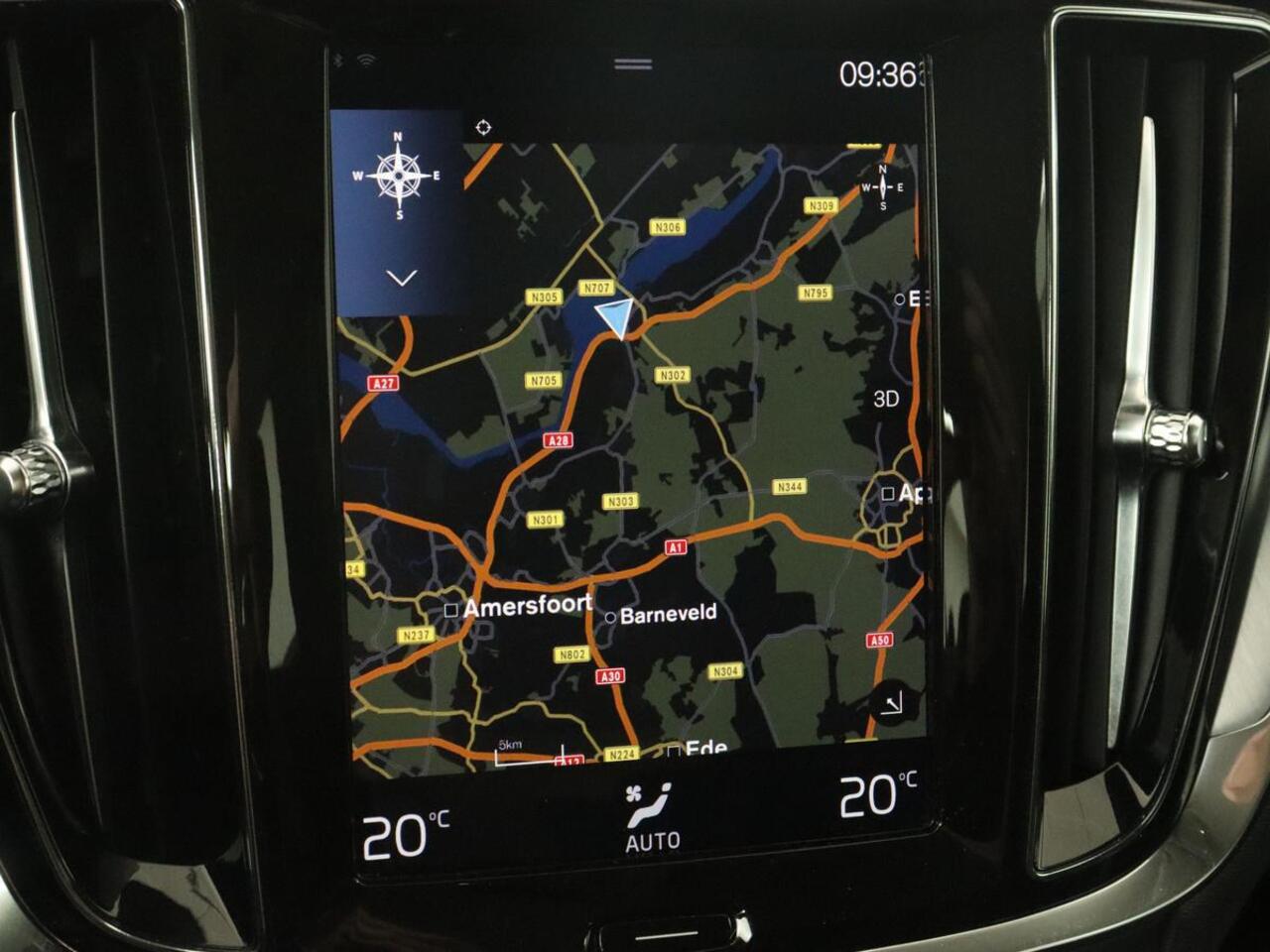 Volvo V60 2.0 D4 Momentum | Carplay | Half leder | Navigatie | Full LED | Digital Cockpit | Parkeerverwarming | Climate control | Parkeerhulp | Cruise control