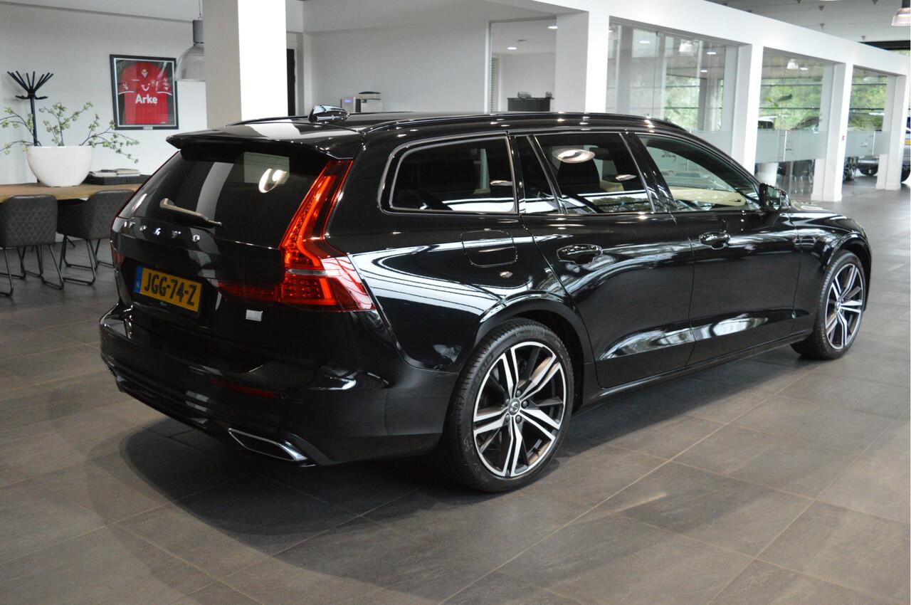 Volvo V60 2.0 T8 Plug-in hybrid AWD Plus Dark harman kardon 19 inch !!