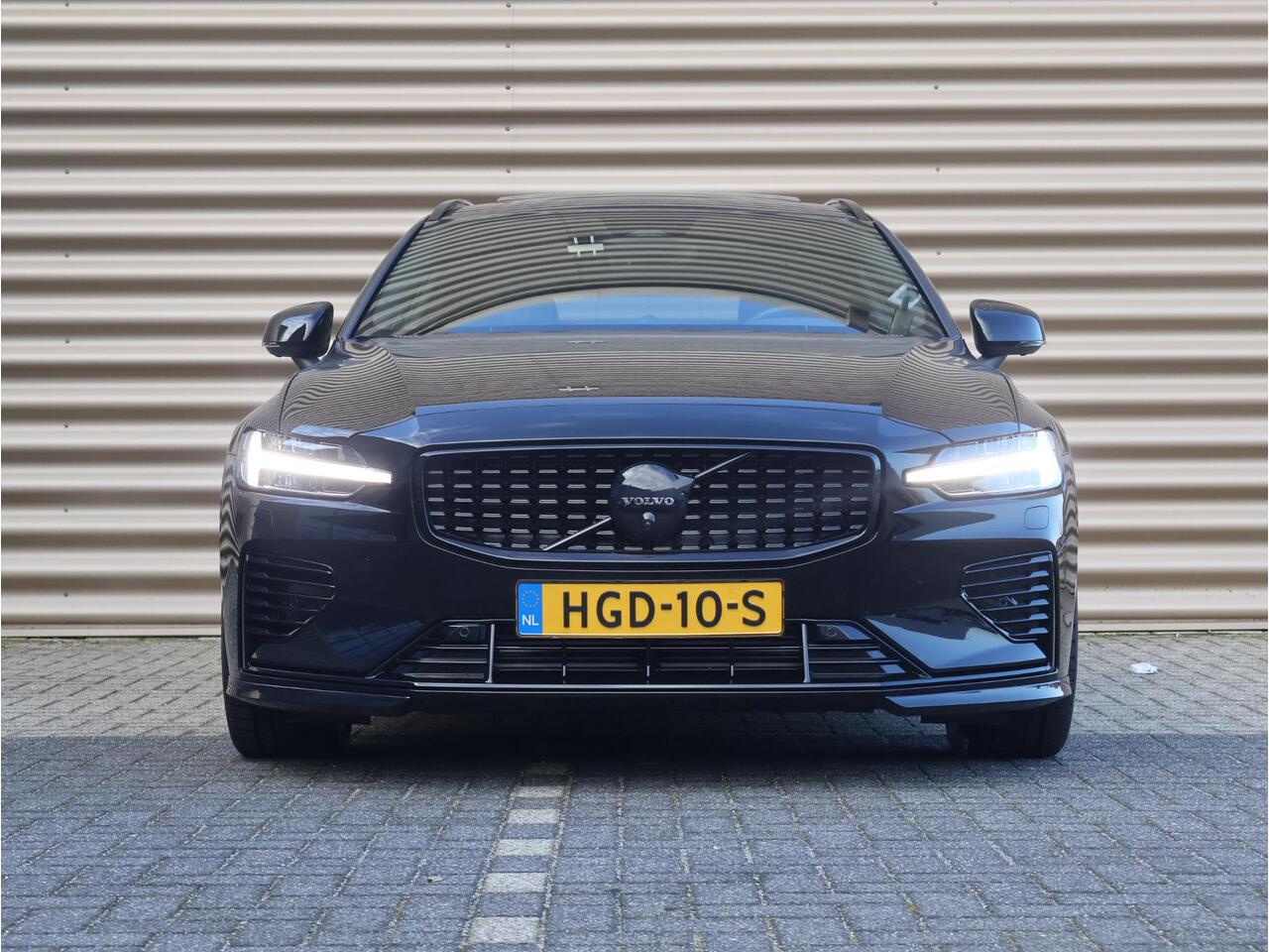 Volvo V60 T6 Plug-in hybrid AWD Ultra Dark | 20" Polestar sportvelgen | Heico uitlaat | Heico verlaagd | Bowers & Wilkins
