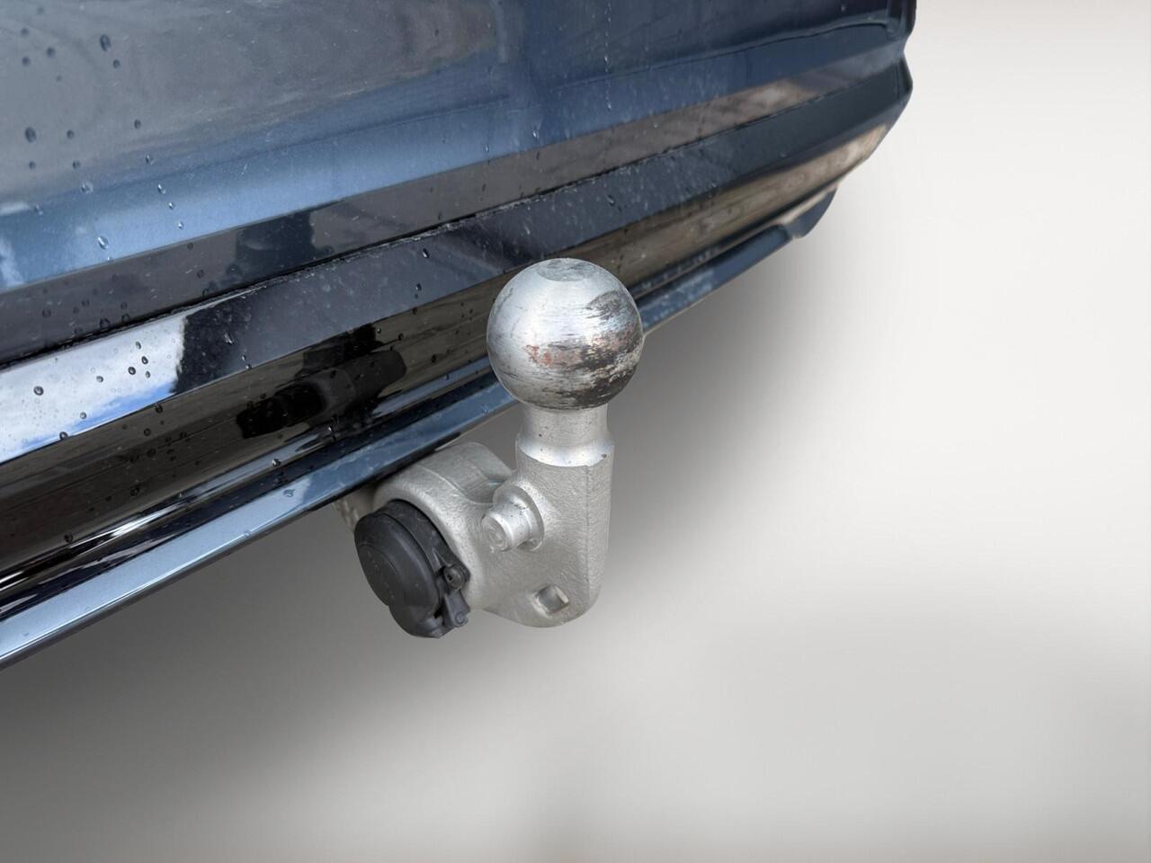 Volvo V60 2.0 T6 Plug-in hybrid AWD Plus Dark | Stoelverwarming | Sportstoelen | Trekhaak | Verwarmbare voorruit |