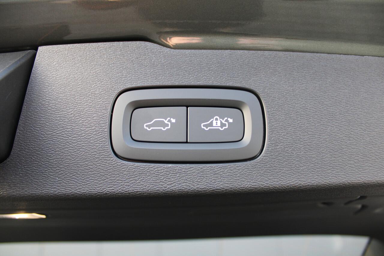 Volvo V60 T6 Plug-in hybrid AWD Plus Dark | Premium | Sport Stoelen | 19" Velgen