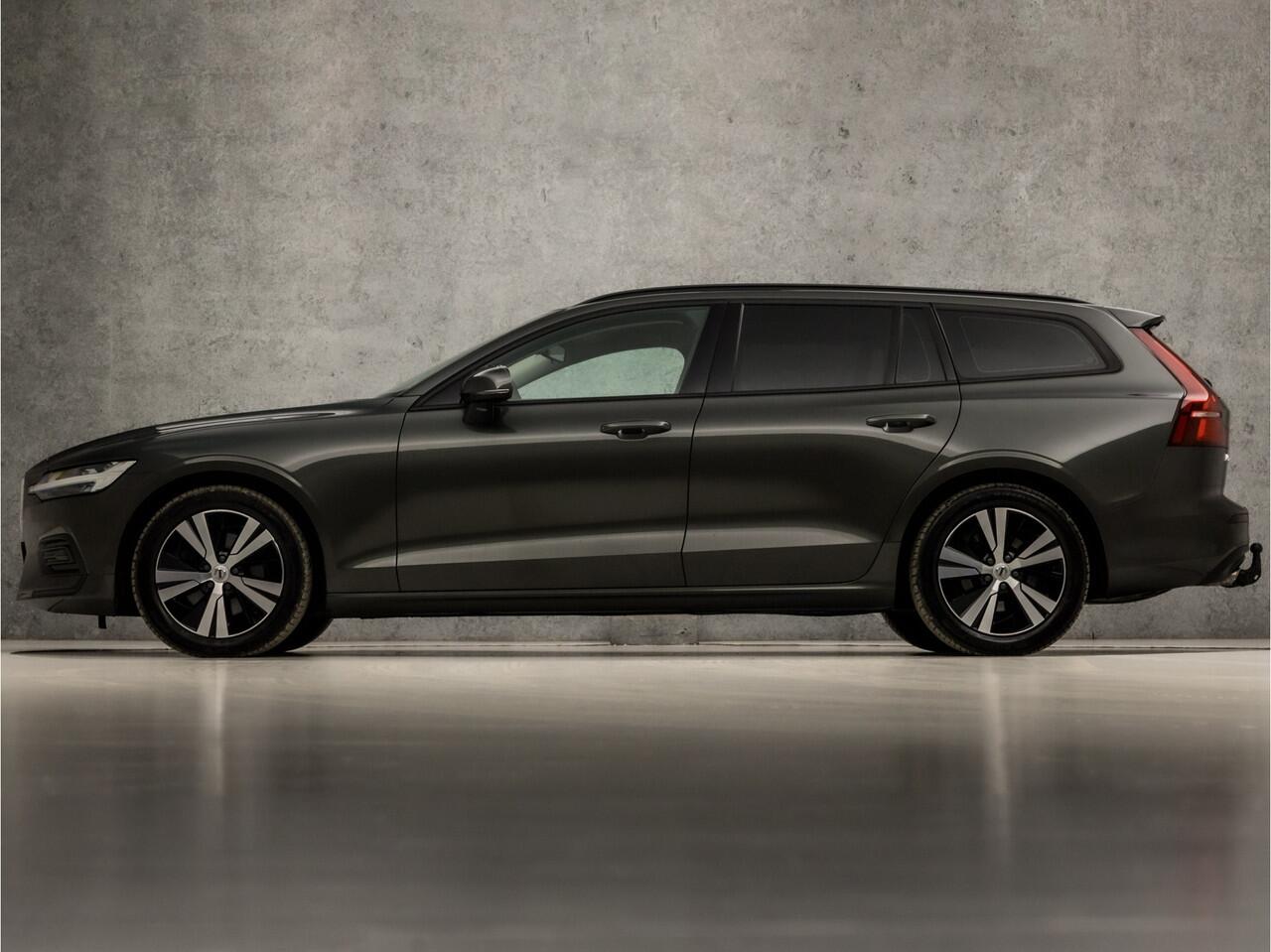 Volvo V60 2.0 B3 Sport 177Pk Automaat (APPLE CARPLAY, GROOT NAVI, GETINT GLAS, TREKHAAK, ADAPTIVE CRUISE, SPORTSTOELEN, KEYLESS, PARKEERSENSOREN, NIEUWSTAAT)