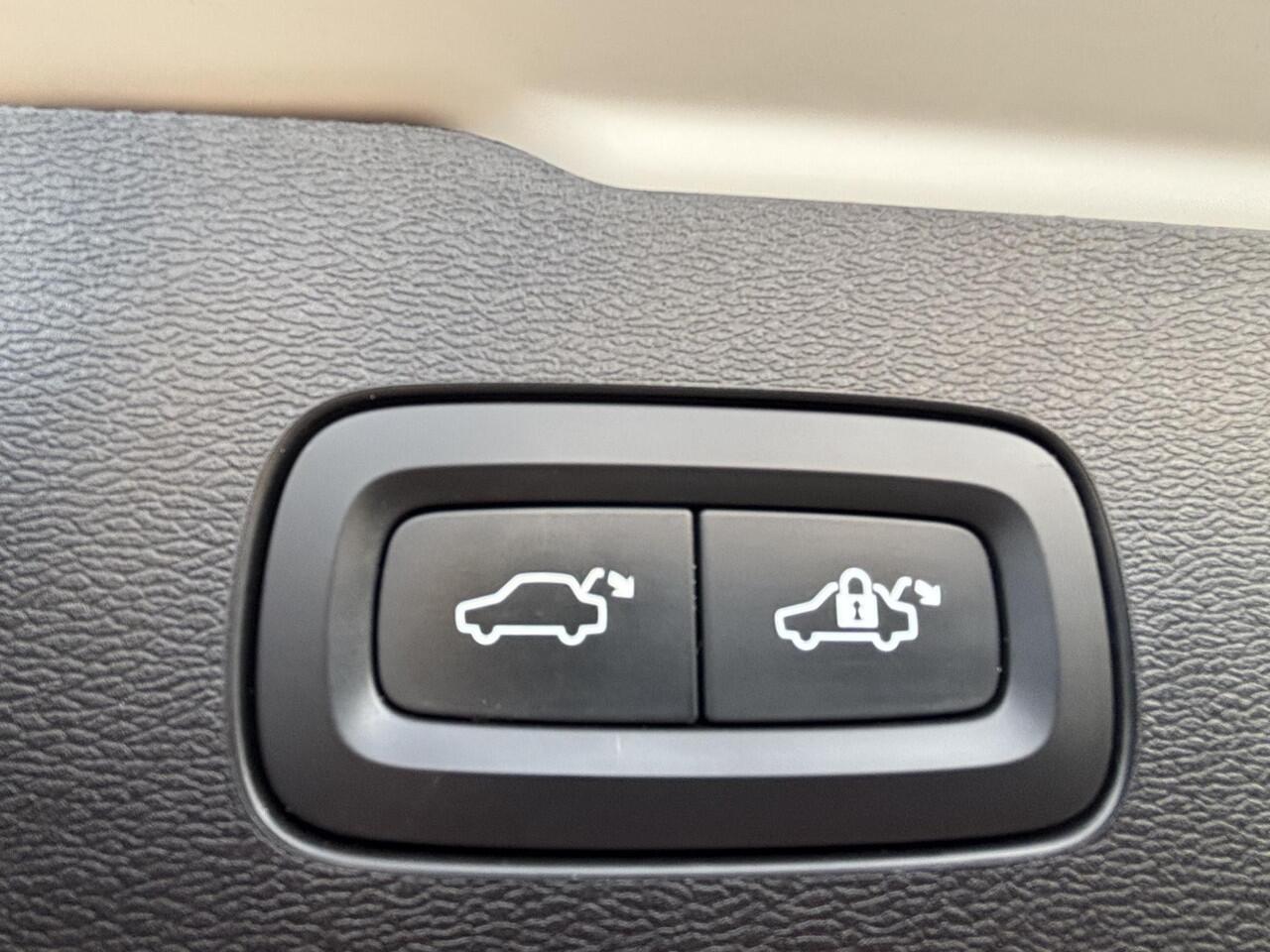 Volvo V60 2.0 T6 Recharge AWD R-Design 360 camera/ schuifdak/ climate line/ 19 inch/ head up display/ trekhaak