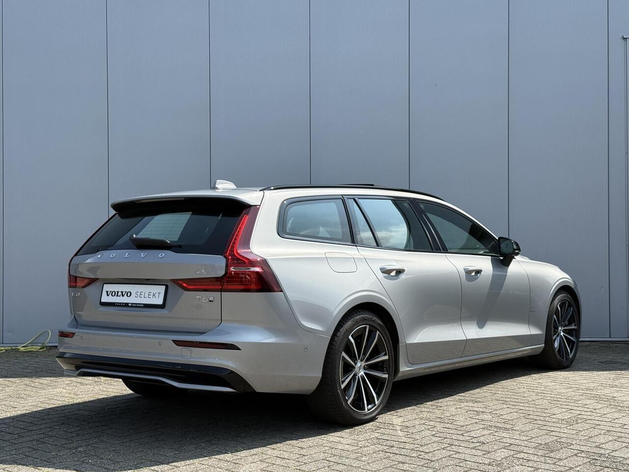 Volvo V60 T6 Automaat Recharge Plus Dark | Panoramadak met schuif-/kantelfunctie | Trekhaak | Premium audio by Harman Kardon | 360 Graden Camera | Verwarmde Voorstoelen En Achterbank | Verwarmbare Voorruit