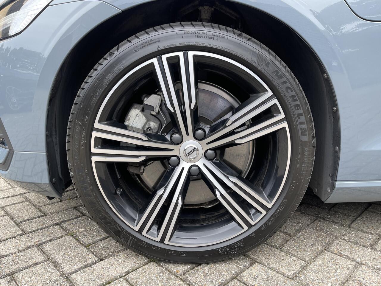 Volvo V60 2.0 T8 Recharge AWD Inscription Park Assist Pack