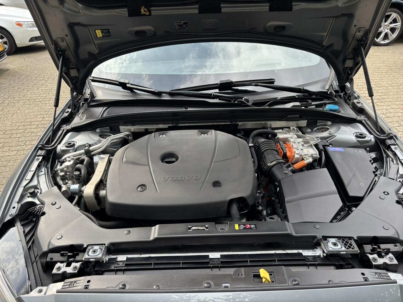 Volvo V60 T6 Recharge AWD R-Design 360 HeadUp DAB Pano Keyless