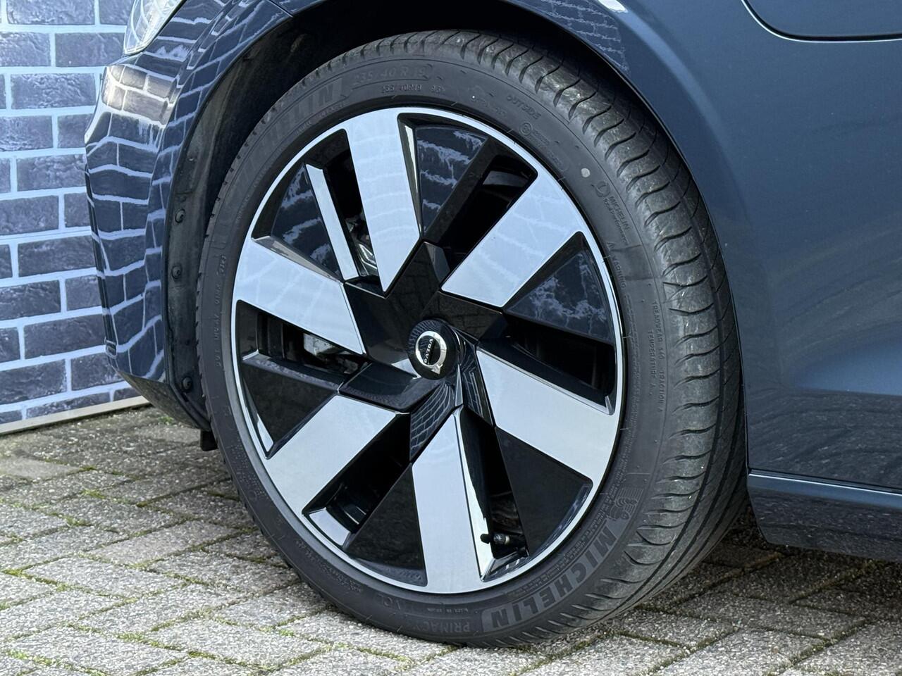 Volvo V60 2.0 T6 Plug-in hybrid AWD Plus Dark | Blond leder | Long range |19" Diamond cut velgen | Trekhaak | Harman/Kardon | Adaptieve Cruise Controle | Blis | Leder | Stoel+Stuur verwarming |