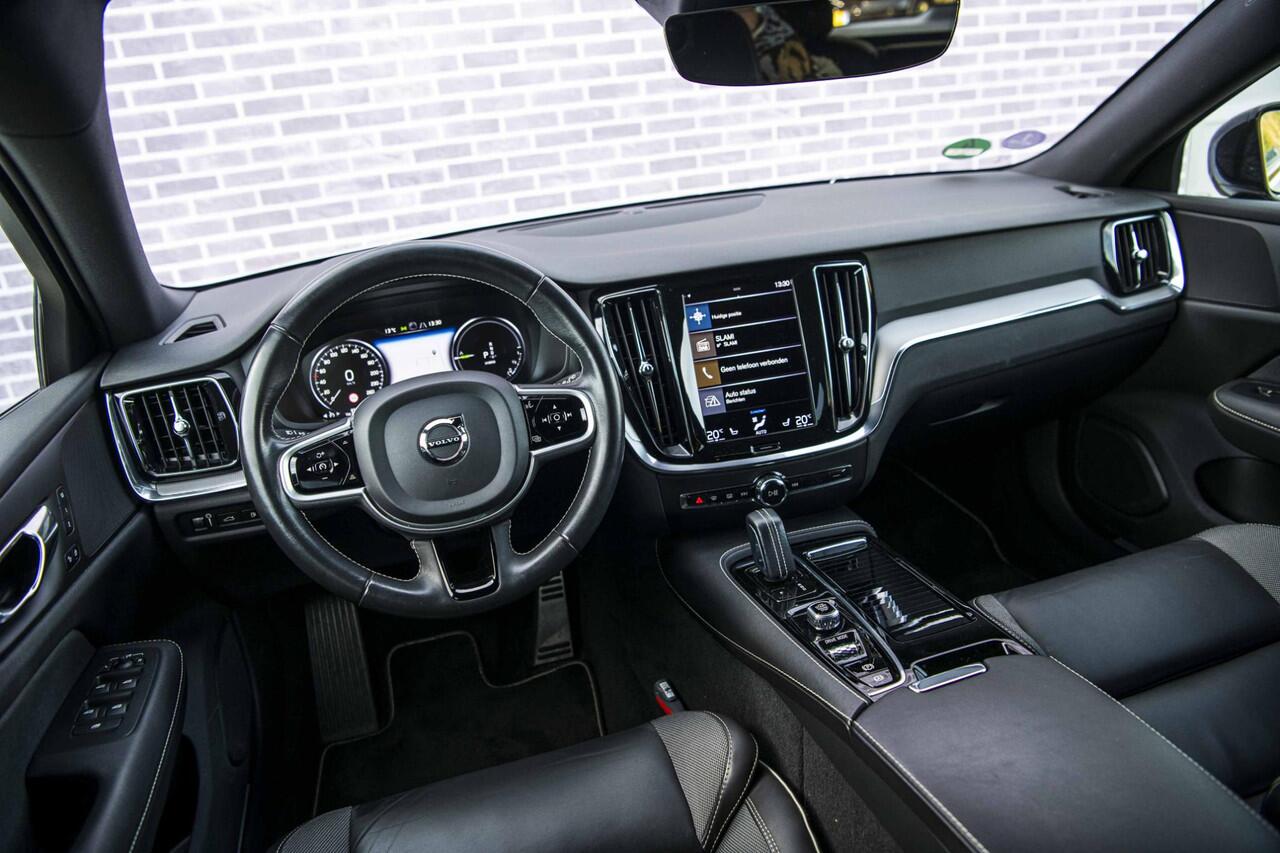 Volvo V60 2.0 T6 Recharge AWD R-Design | Stoel- en stuurwielverwarming | Navigatie | Achteruitrijcamera | Apple Carplay / Android Auto | DAB+ radio | Keyless | LED koplampen | Sportstoelen | Elektrische stoelverstelling |