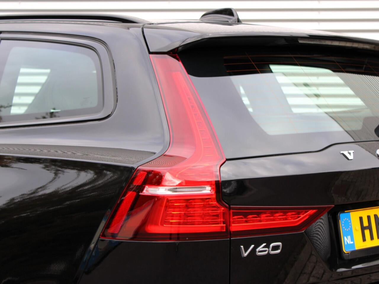 Volvo V60 2.0 T6 Plug-in hybrid AWD Plus Dark Automaat / 360* camera / Trekhaak / Nappa leder interieur / Long range accu / Google Maps navi