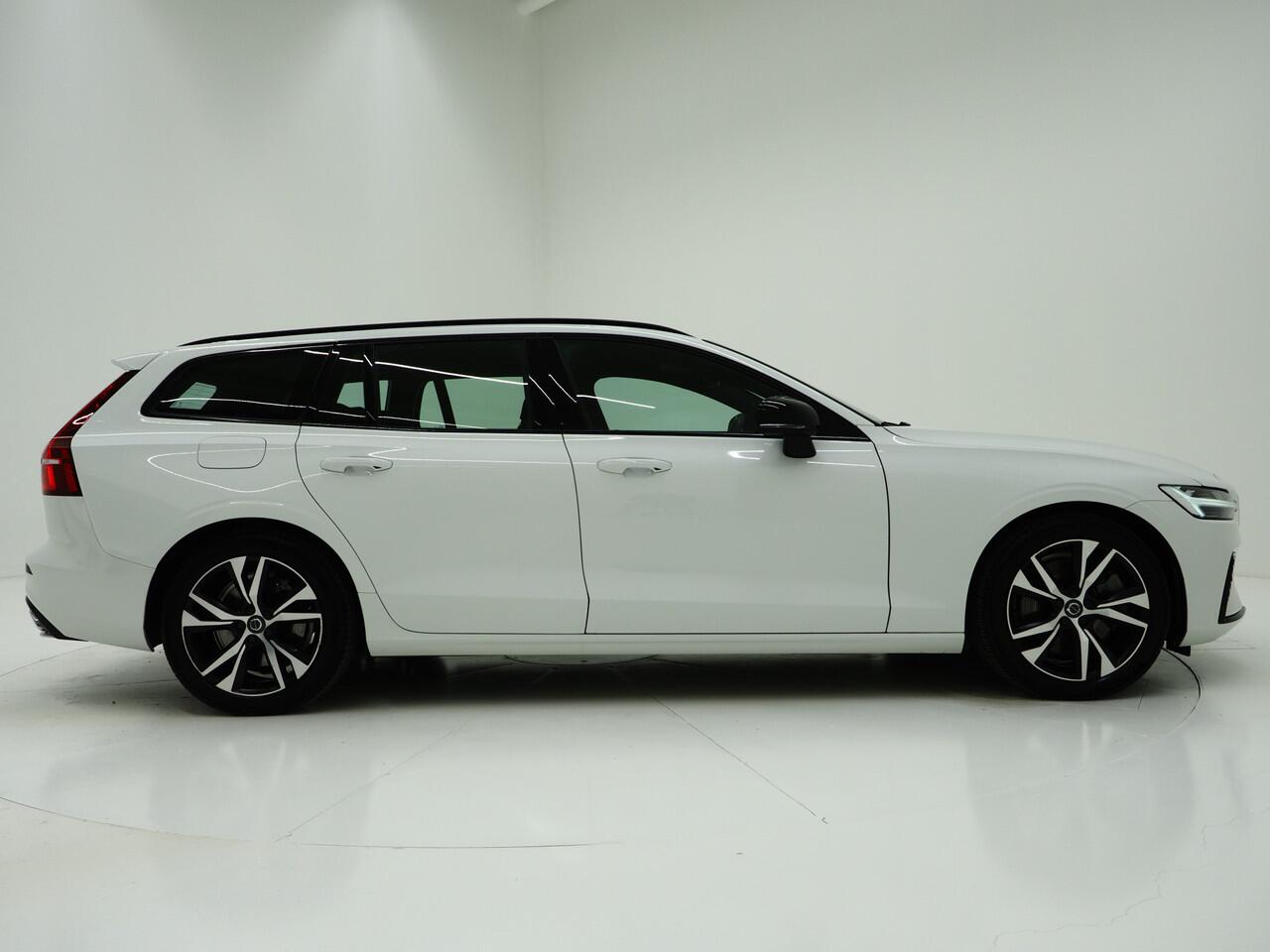Volvo V60 2.0 T6 Recharge AWD R-Design | Pilot Assist | Keyless | Camera | Memory | Carplay