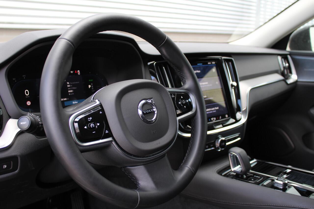 Volvo V60 2.0 T6 Plug-in hybrid AWD Plus Dark | Panoramadak | Trekhaak | H&K | BLIS | 360 Camera | Winterpack