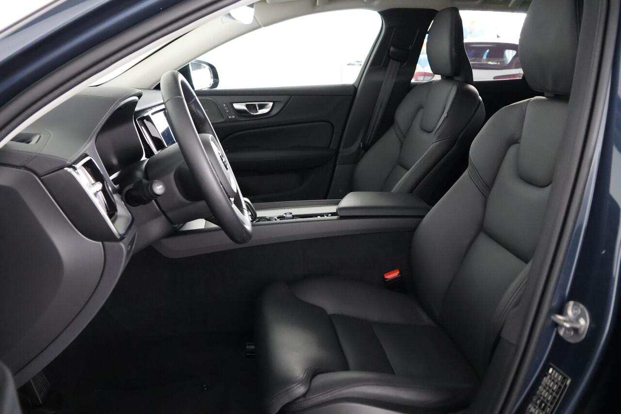 Volvo V60 2.0 B4 Ultimate Dark Panorama / Opendak /Leder / HUD / Pilot Assist / HarmanKardon / CarPlay