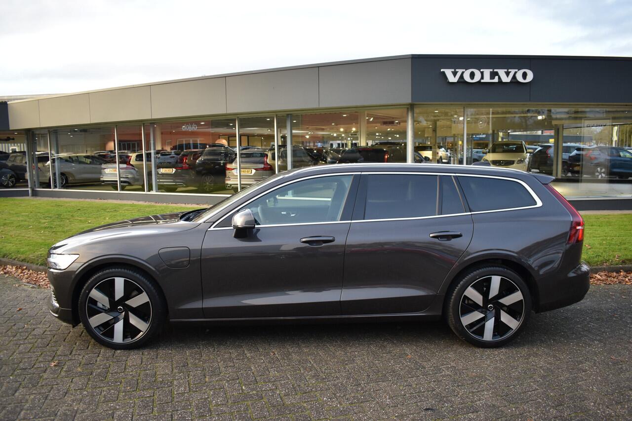 Volvo V60 T6 AWD 350PK Plug-in Hybrid Essential Edition | ¤3.000 Voordeel | Camera | 19"LMV | Stoel-stuur verwarming | Getint glas |