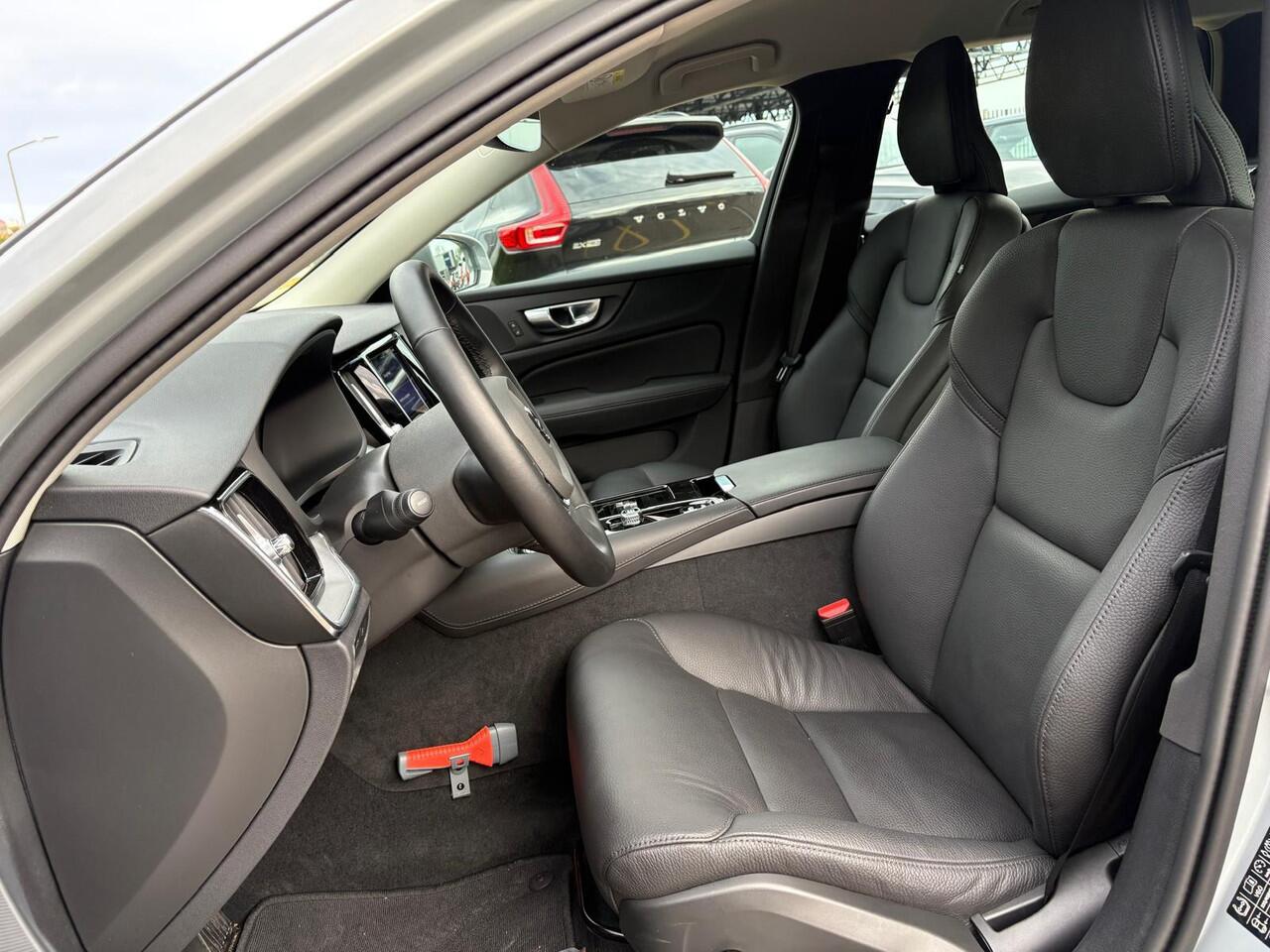 Volvo V60 T6 Plug-in hybrid AWD Essential Bright