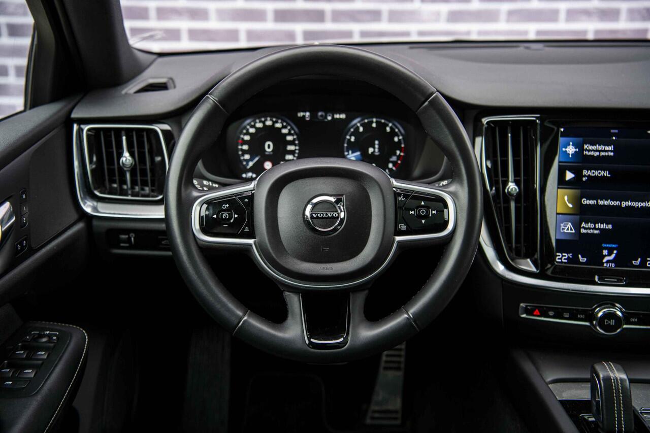 Volvo V60 2.0 B3 R-Design | Panoramadak | Parkeercamera | Parkeersensoren V + A | Adaptieve Cruise Control | Dode Hoek Detectie |