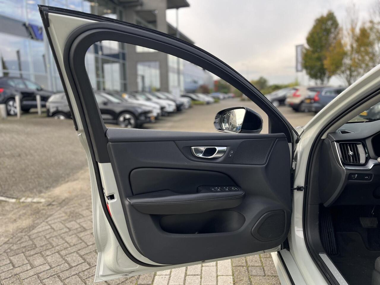 Volvo V60 B4 Momentum Business | Getinte Ramen | Stoelverwarming | 18 inch | Trekhaak |