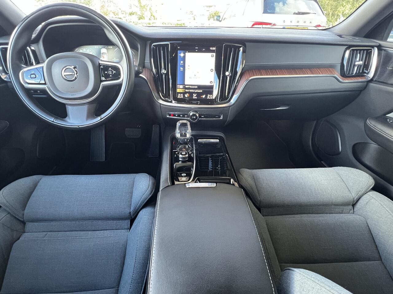 Volvo V60 2.0 T6 Recharge 340 pk AWD Inscription Trekhaak Panodak Pilot Assist ACC Tailored Wool Bekleding Exterior Styling Kit Elec. Stoelen Camera PDC Harman Kardon Contourstoelen Plug in Hybride NL Auto 1e Eigenaar