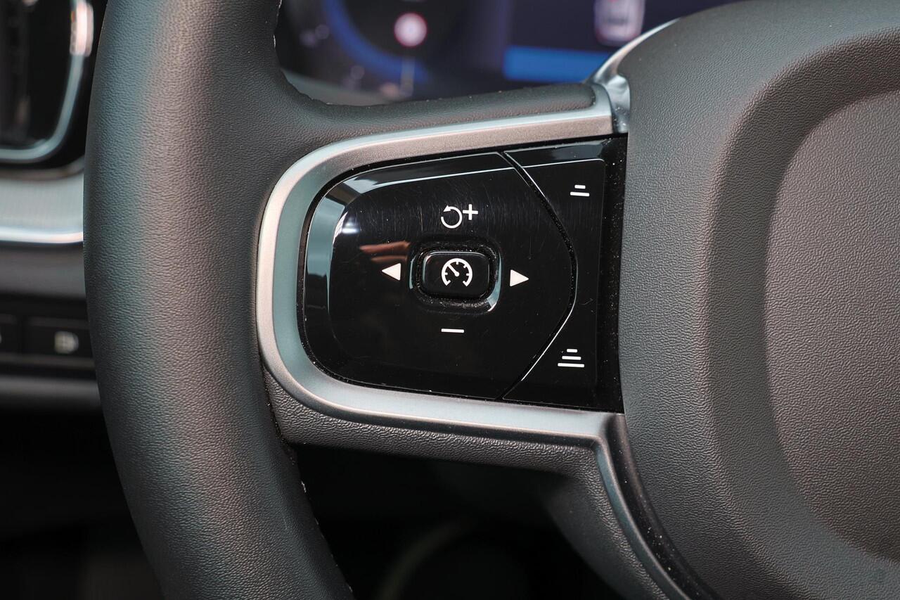 Volvo V60 T6 Recharge AWD Plus Dark - IntelliSafe Assist & Surround - 360º Camera - Harman/Kardon audio - Adaptieve LED koplampen - Verwarmde voorstoelen, stuur & achterbank - Parkeersensoren voor & achter - Elektr. bedienb. voorstoelen met geheugen - Extra getint 