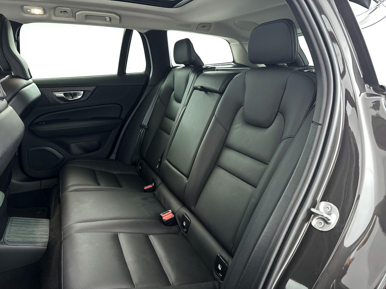 Volvo V60 T6 Aut. Plug-in hybrid AWD Ultra Dark | Panoramadak | Harman Kardon | Head- up display | Parkeercamera | Trekhaak