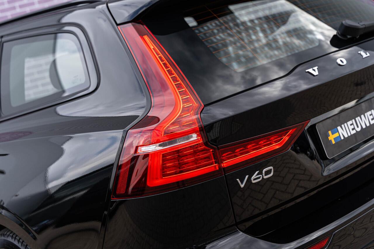 Volvo V60 2.0 T6 Plug-in hybrid AWD Plus Dark | Trekhaak | Harman Kardon | 360º Camera | Verwarmbare voorruit | Stoel- / Stuurverwarming Voor + Achter | Adaptive Cruise | Dodehoekdetectie | Verwarmbare voorruit | Power seats