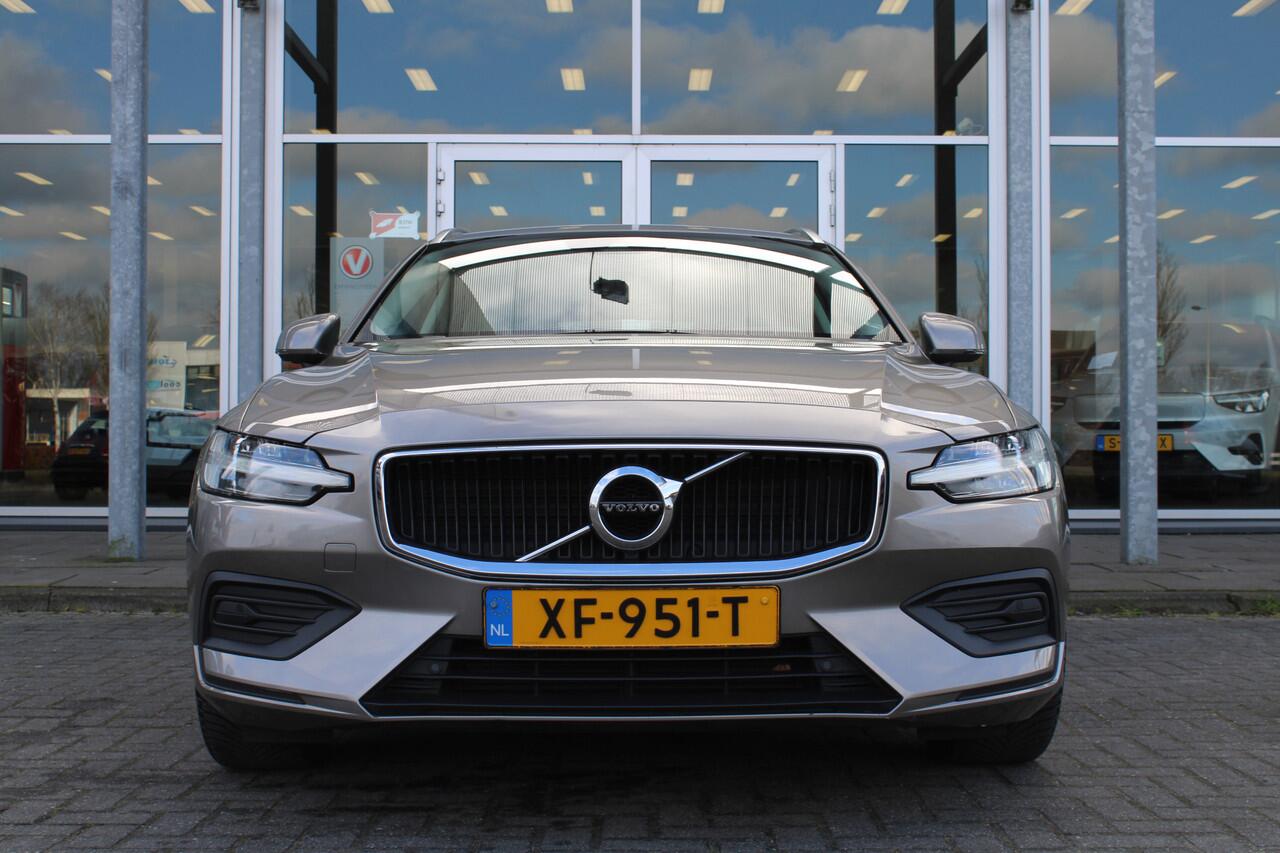 Volvo V60 T5 Automaat Momentum | Verw. Voorstoelen | PDC V+A | El. Trekhaak | AppleCarplay | 19" LMV