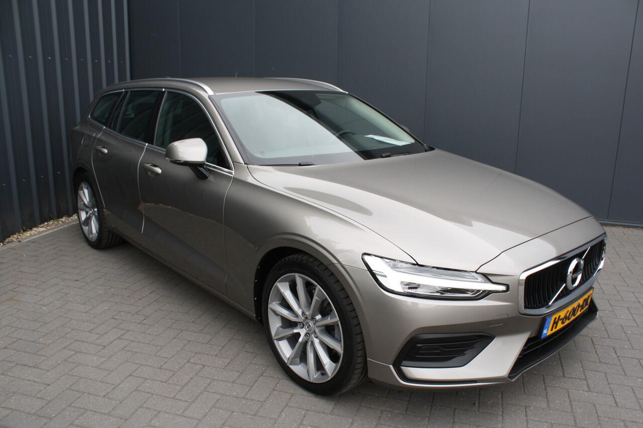 Volvo V60 2.0 T4 Momentum Pro NAVIGATIE - CAMERA - 1e EIGENAAR - RIJKLAAR