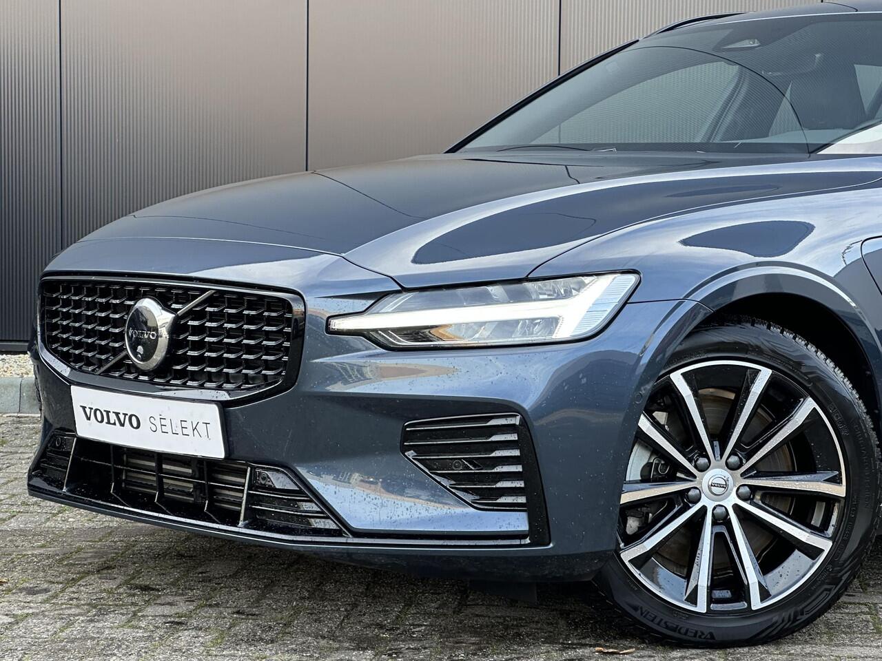 Volvo V60 2.0 T6 Plug-in hybrid AWD Plus Dark Adaptieve cruise control / BLIS / 360 camera / elektr. verst. Contourstoelen / stuur-,stoel-, voorruit verw. / Harman Kardon audio / Trekhaak / Keyless drive / All season banden