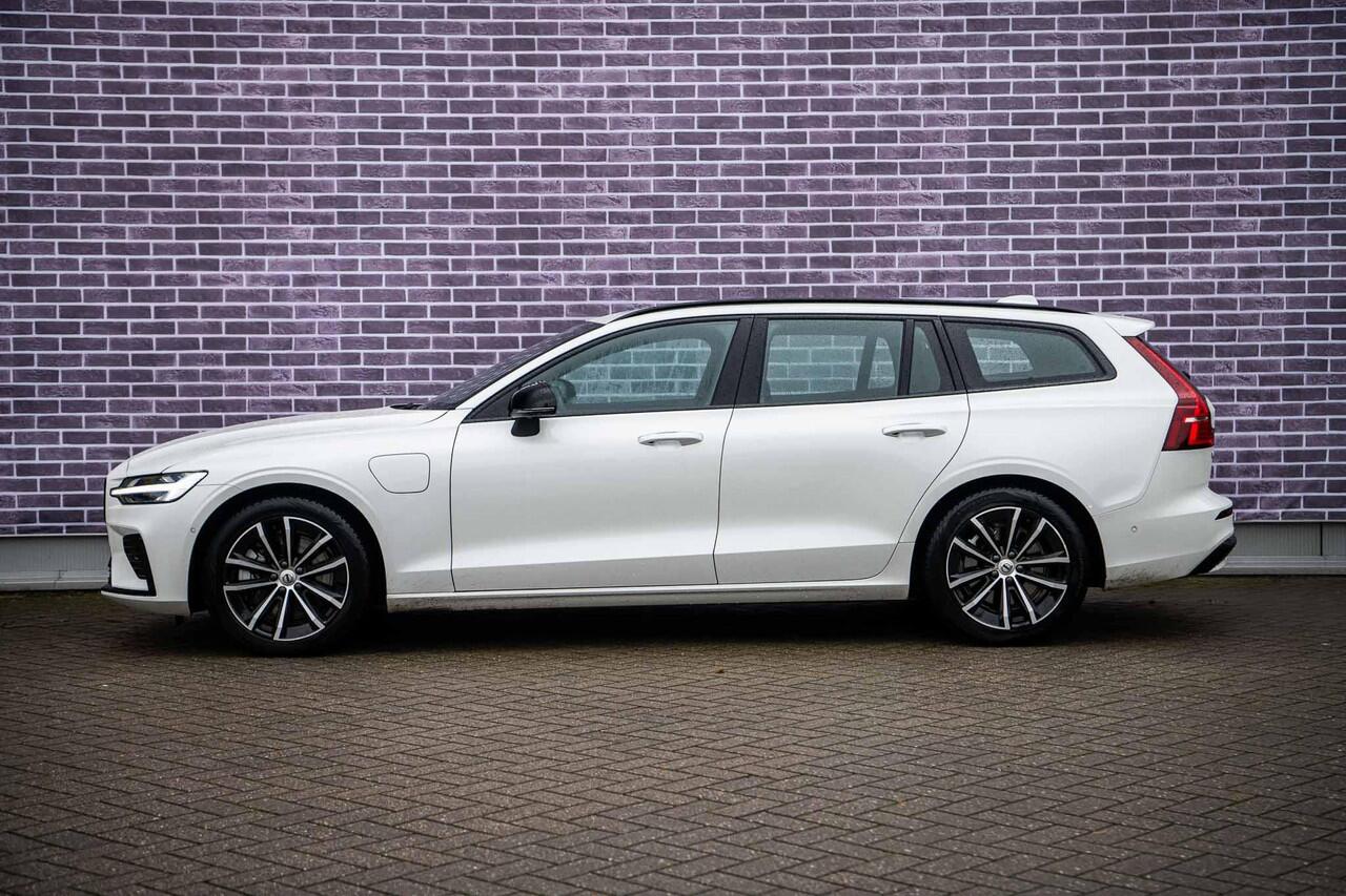 Volvo V60 2.0 T6 Plug-in hybrid AWD Plus Dark | Trekhaak | 360 camera | Harman Kardon audio | Stoel- en stuurwielverwarming | Adaptive cruise control | Dode hoek detectie BLIS |