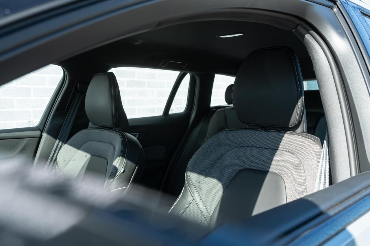 Volvo V60 2.0 T6 Plug-in hybrid AWD Plus Dark | Sportstoelen | Elektrisch inklapbare Trekhaak | Harman Kardon Audio | 360 Camera | Electrisch Verstelbare Stoelen |