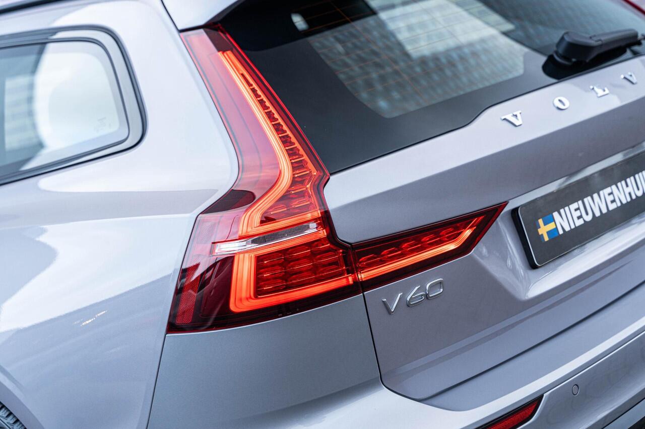 Volvo V60 2.0 T6 Plug-in hybrid AWD Plus Dark | Elektrisch verstelbare stoelen | Harmon Kardon | Sportstoelen| Elektrisch inklapbare Trekhaak | 360 Camera | Verwarmbare Voorruit |