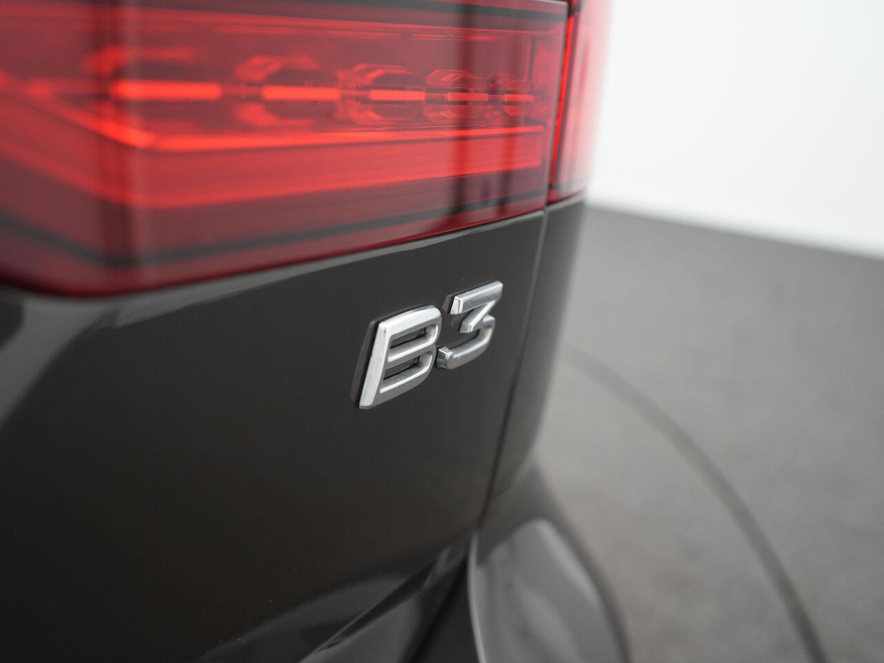 Volvo V60 2.0 B3 Core - RIJKLAARPRIJS - All seasonbanden - DAB+ - Achteruitrijcamera - Keyless Entry & GO - Stoel- en Stuurverwarming