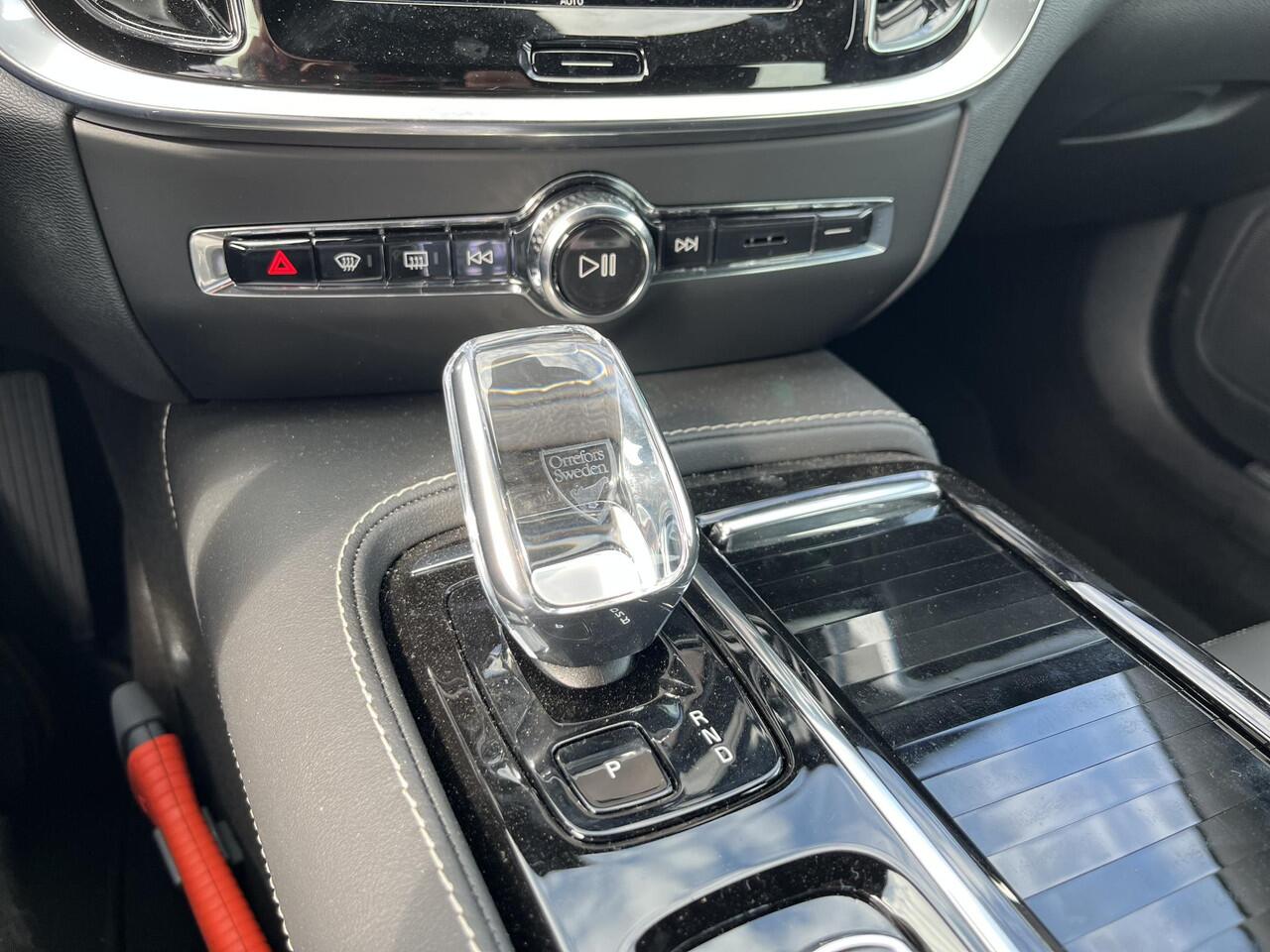 Volvo V60 T6 Plug-in hybrid AWD Plus Dark | 360 Camera | Harman/Kardon | Trekhaak |