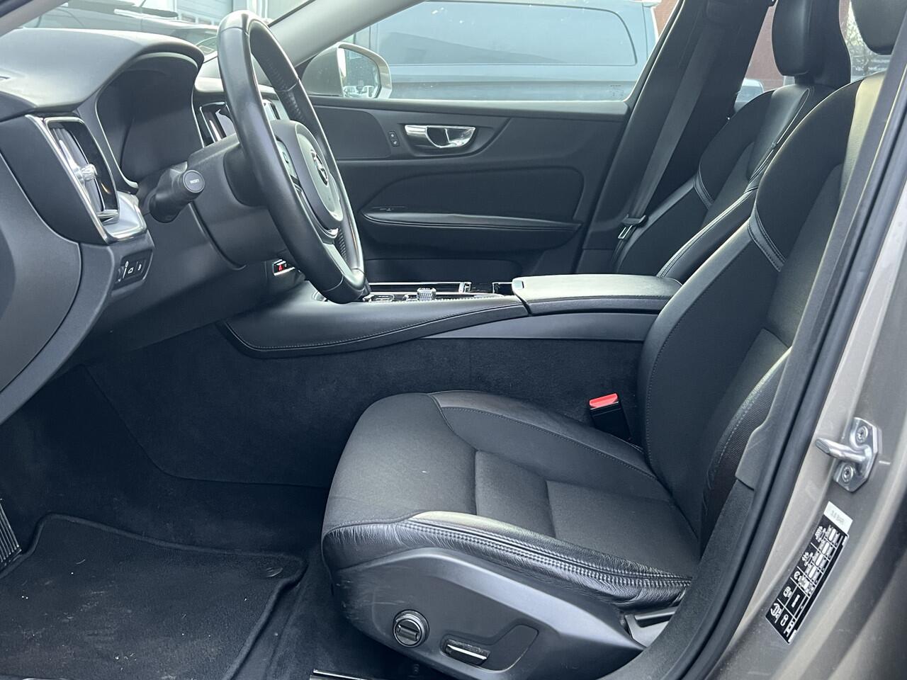 Volvo V60 2.0 T6 Recharge 340 pk AWD Momentum Pro Navigatie Trekhaak Panoramadak Head Up Camera PDC v+a Dab Carplay Extra Getint Glas NL Auto 1e Eigenaar Plug in Hybride