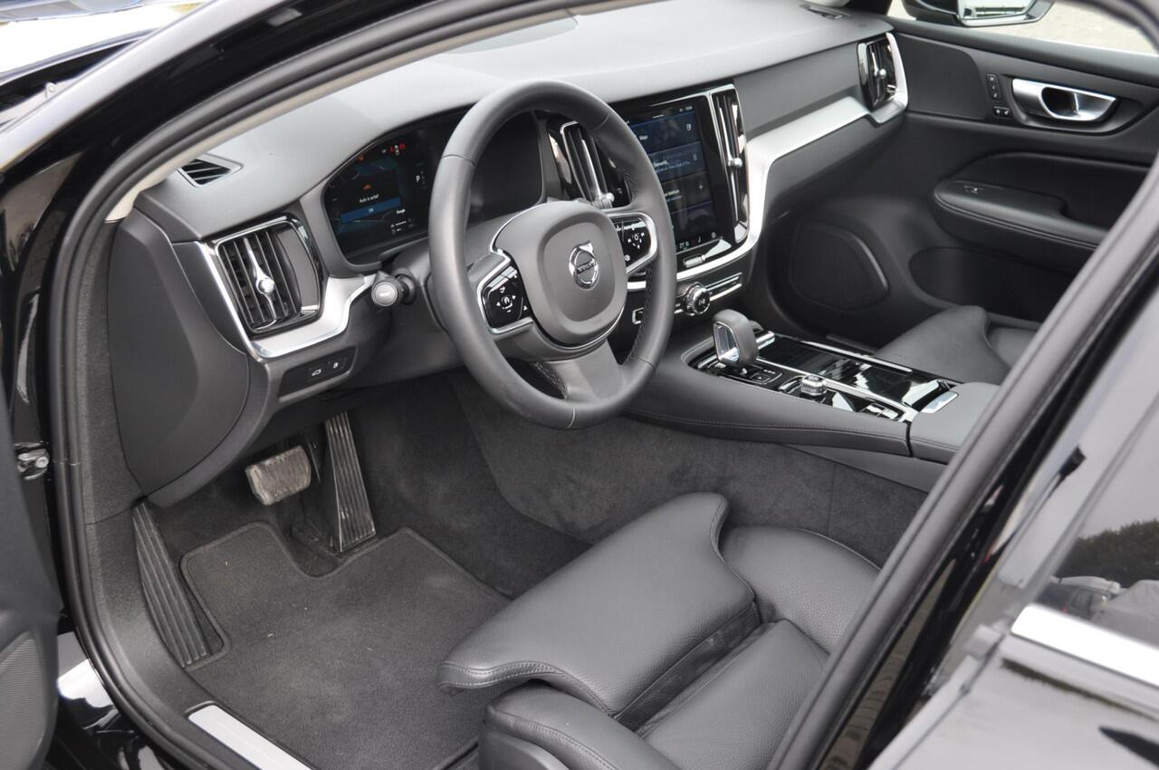 Volvo V60 T6 350pk Autmomaat Recharge AWD Plus Bright Pilot assist / Adaptive cruise control / Elektrische achterklep / Panoramadak / Keyless entry / Google services / Lederen bekleding /