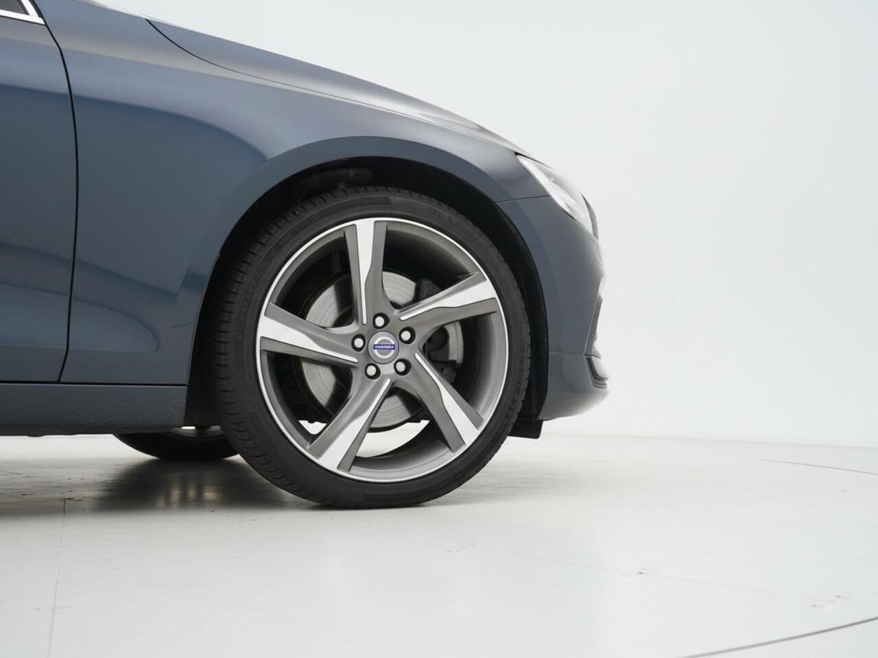 Volvo V60 2.0 B3 Business Pro | Clima | Cruise adapt. | Apple Carplay/Navi | PDC | IntelliSafe |