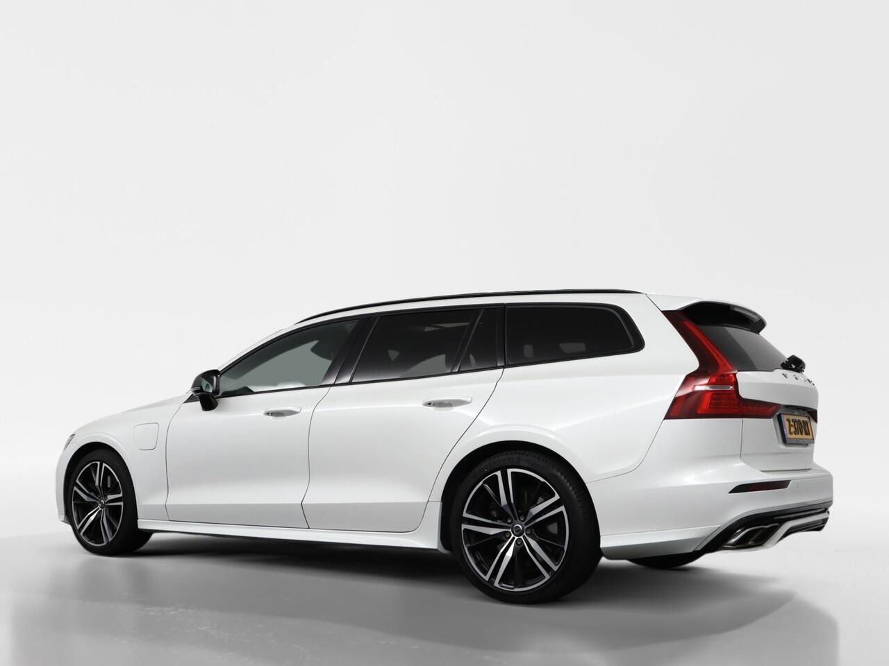 Volvo V60 2.0 T6 Recharge AWD R-Design 340 PK | 3D Camera | Trekhaak | Apple Car Play | Harman/Kardon | Panorama | Crystal White Pearl - RIJKLAAR