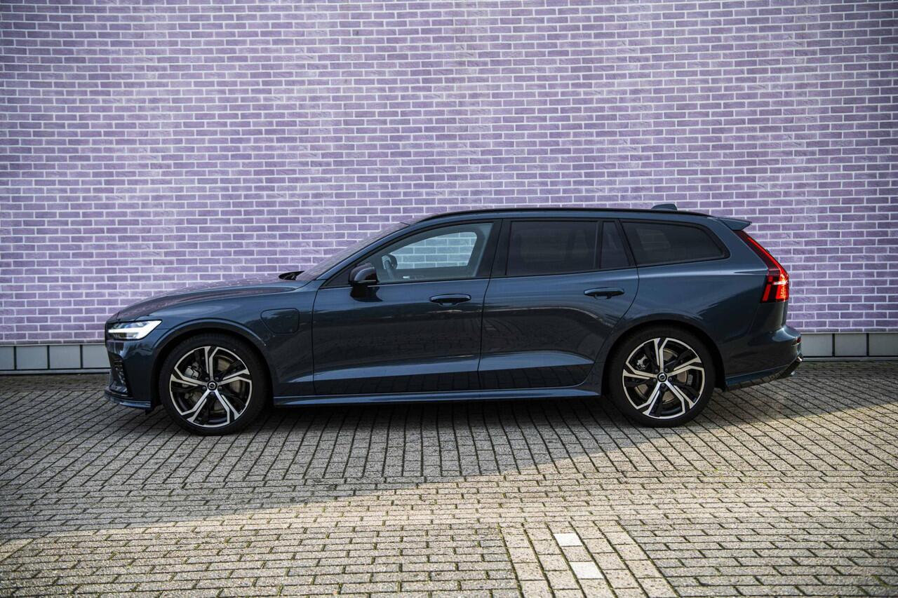 Volvo V60 2.0 T6 Plug-in hybrid AWD Plus Dark | Panoramadak | 19" | Getint glas | harman/kardon | Verwarmde voorruit | Exterior Styling | Black Pack