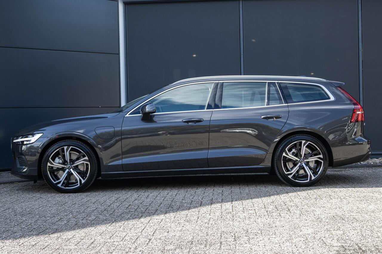 Volvo V60 T6 Plug-in hybrid AWD Plus Bright | Semi Elektrische Trekhaak | Verwarmbare voorstoelen+achterbank+stuurwiel | Keyless | Climate Pack | Elektrisch verstelbare stoelen | Adaptieve Cruise Control | Google Infotainment | Parkeercamera en sensoren rondom | El