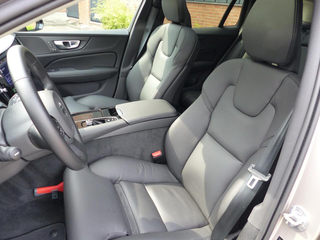 Volvo V60 T6 Plug-in hybrid AWD Plus Dark