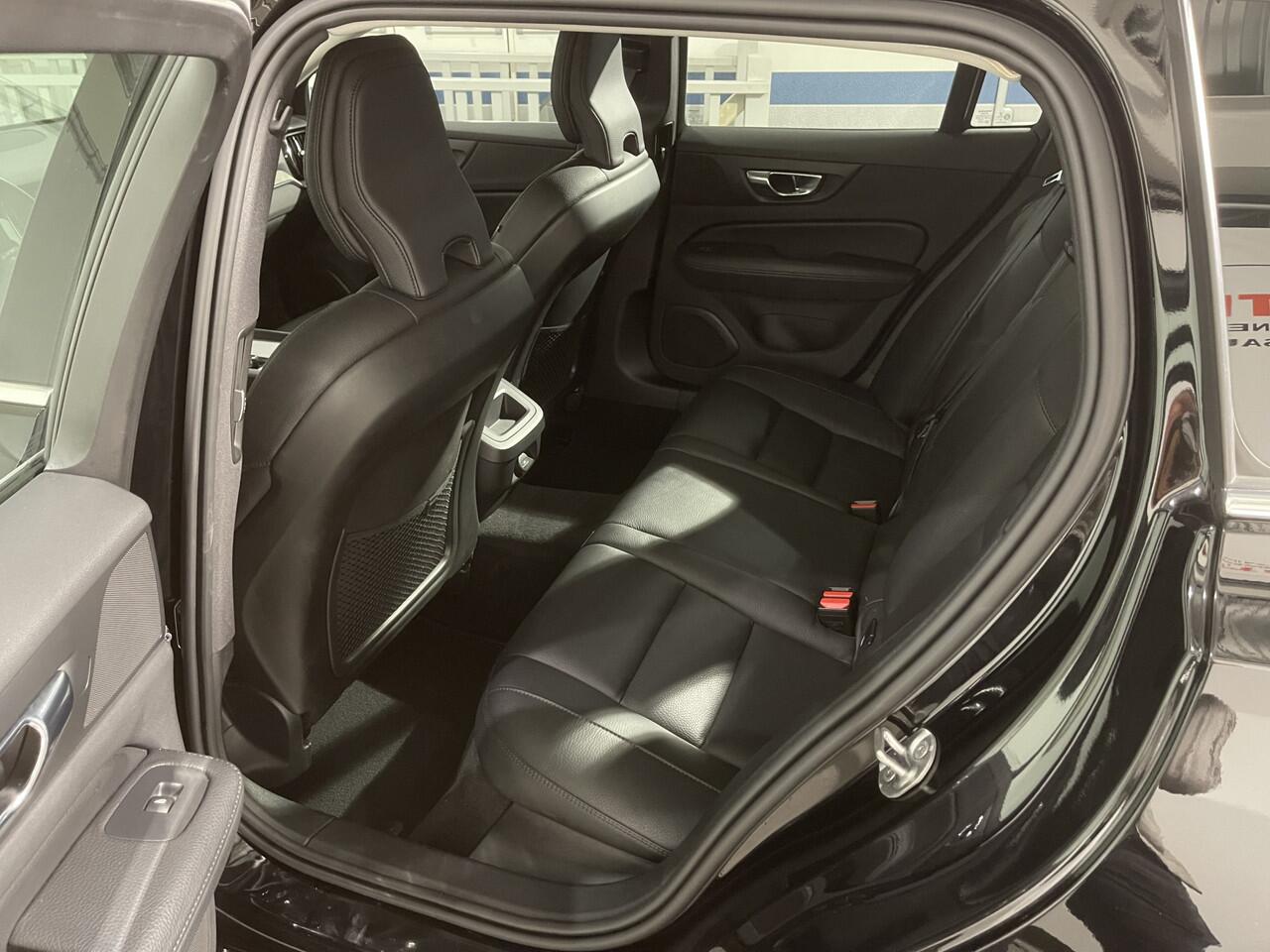 Volvo V60 B4 2.0i MHEV 211pk Inscription Leer, CarPlay, ACC, Trekhaak (1800kg), Navi, A.Camera