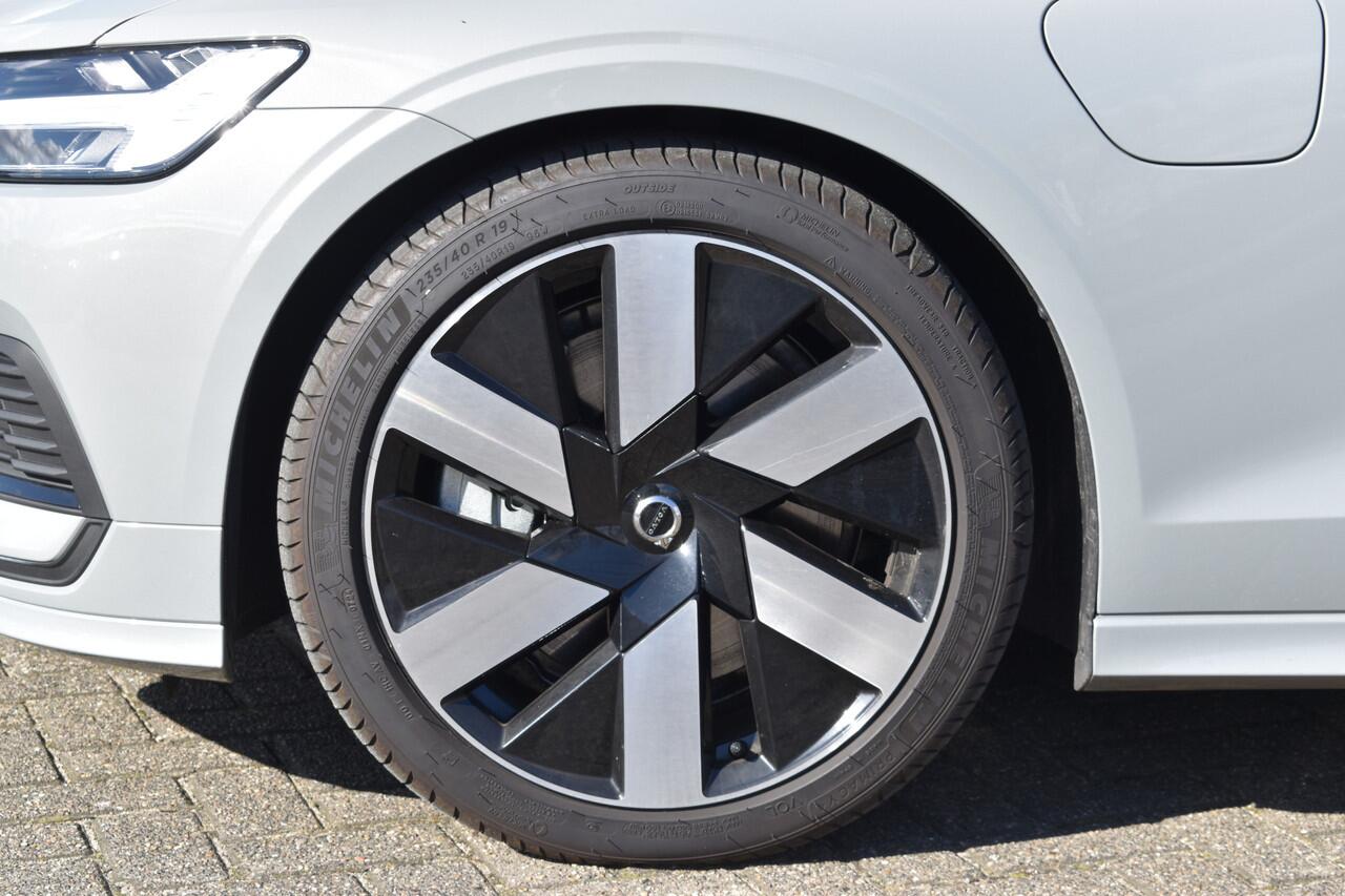 Volvo V60 T6 AWD 350PK Plug-in Hybrid Essential Dark | Camera | Leder | ACC | Blis | Stoelverwarming | Standkachel