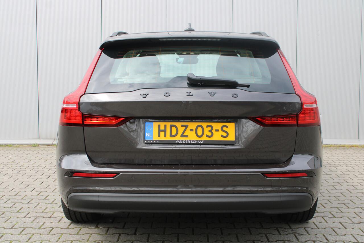 Volvo V60 B3 Essential Edition | Trekhaak | Stoelverwarming | Pilot Assist