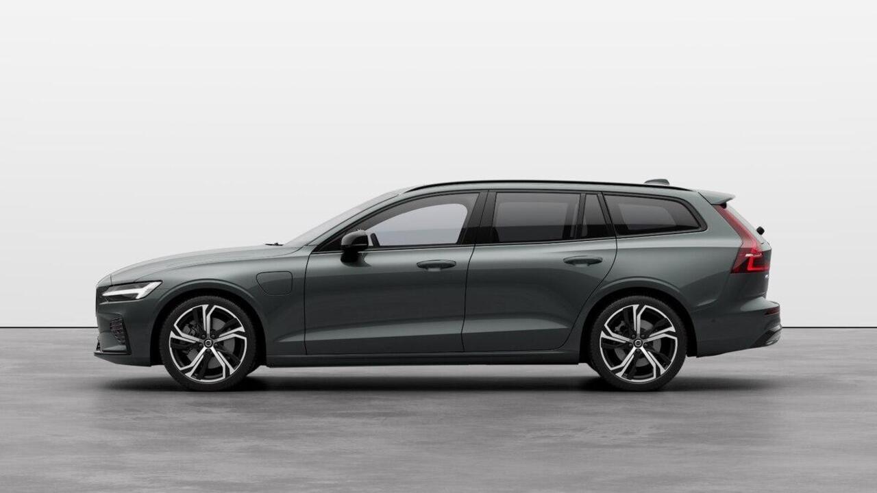 Volvo V60 T8 Plug-in hybrid AWD Plus Dark | Schuif/Kantel-Panoramadak | 360º Camera | Head-Up Display | Donker Getint Glas | 19" Lichtmetalen Wielen |